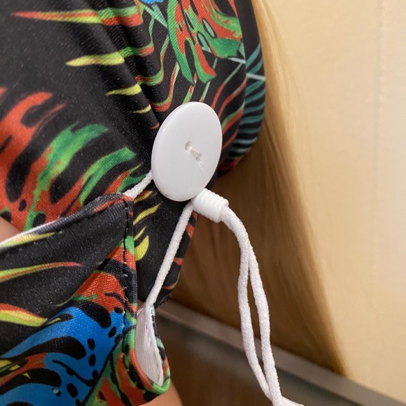 Tropical Head-Wrap Face Mask - Picture 4 of 4